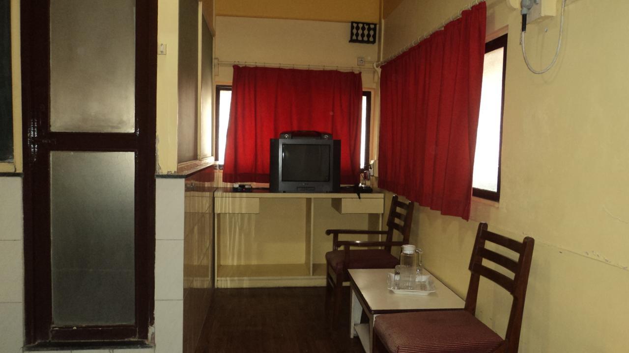 Benazeer Hotel Mumbai Exterior photo