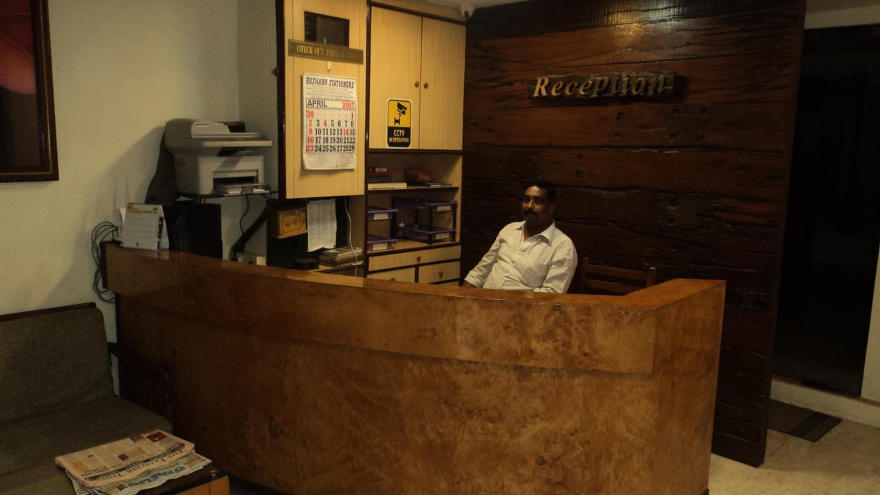 Benazeer Hotel Mumbai Exterior photo