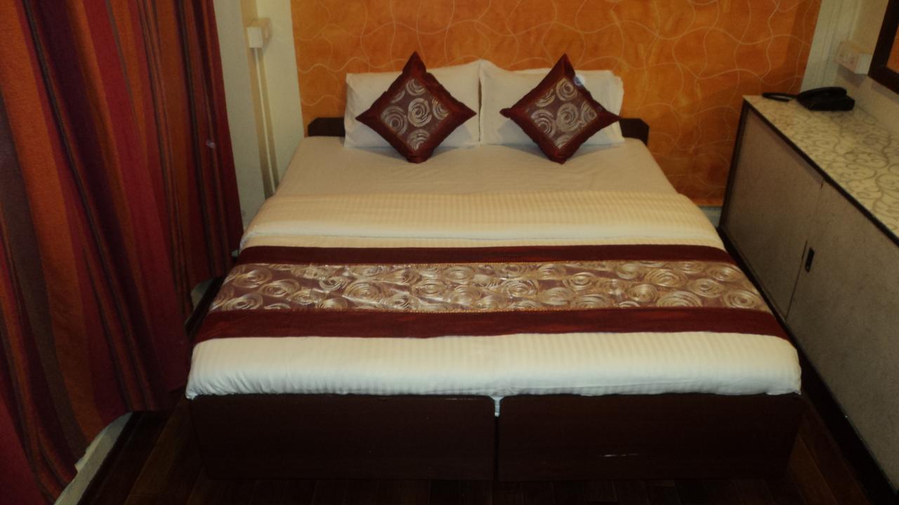 Benazeer Hotel Mumbai Exterior photo