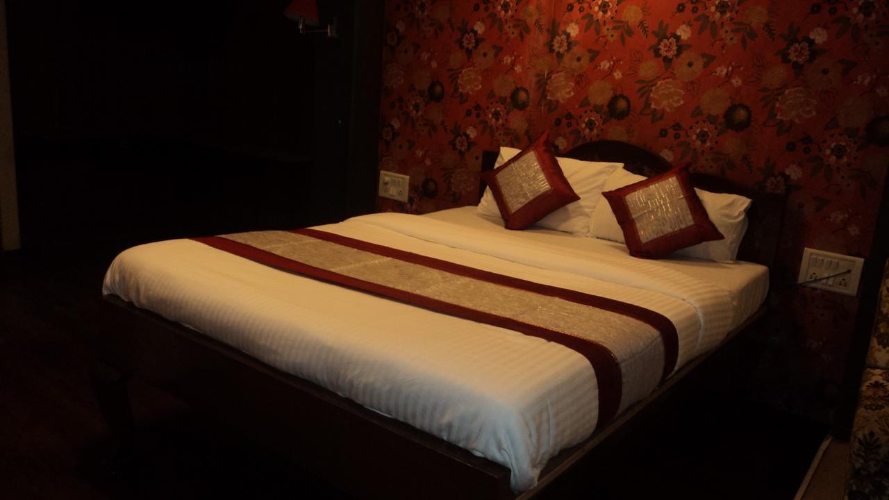 Benazeer Hotel Mumbai Exterior photo