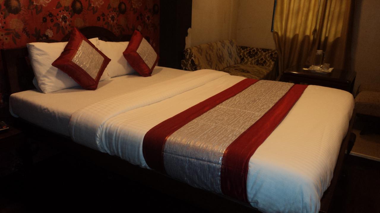 Benazeer Hotel Mumbai Exterior photo