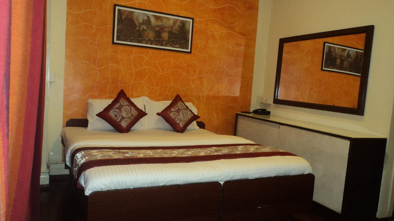 Benazeer Hotel Mumbai Exterior photo
