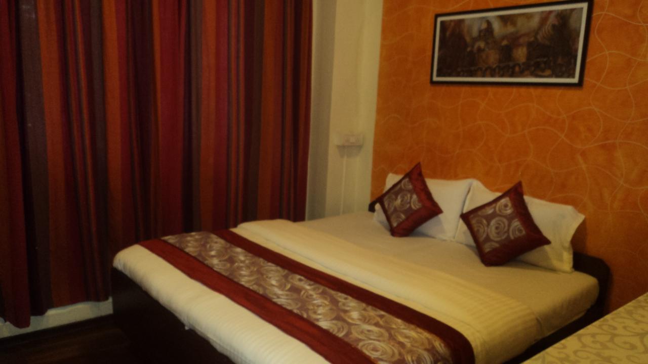 Benazeer Hotel Mumbai Exterior photo