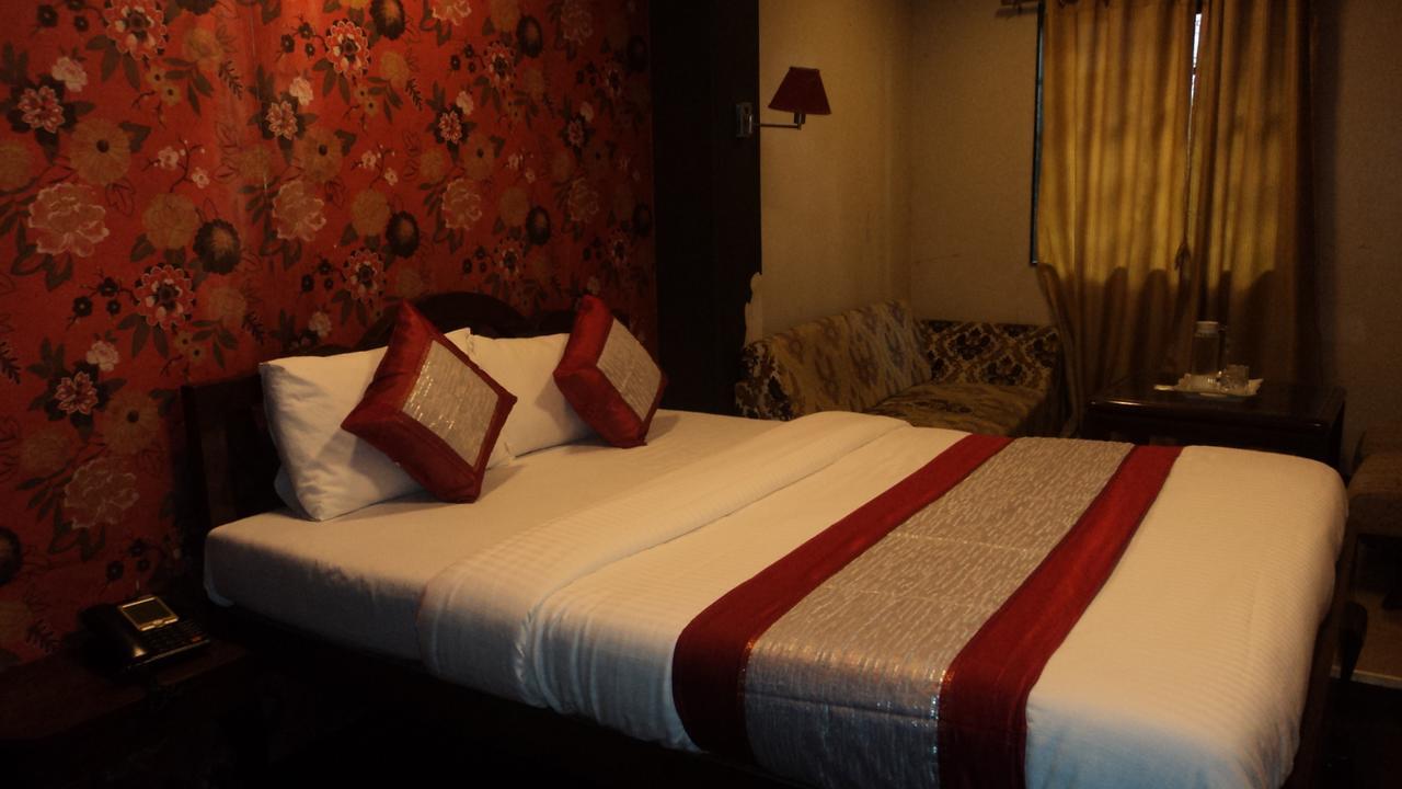 Benazeer Hotel Mumbai Exterior photo