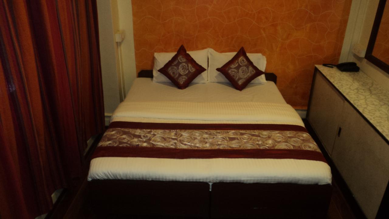 Benazeer Hotel Mumbai Exterior photo