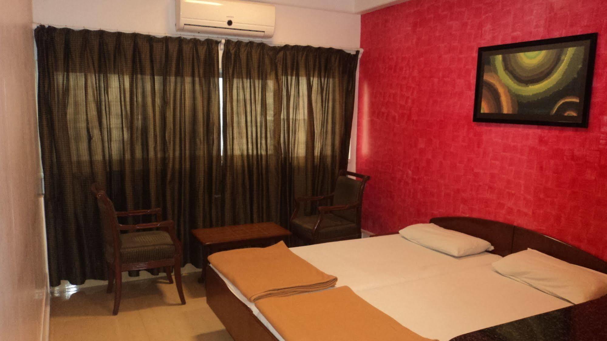 Benazeer Hotel Mumbai Exterior photo