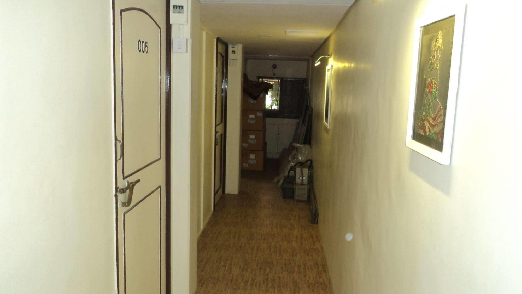 Benazeer Hotel Mumbai Exterior photo